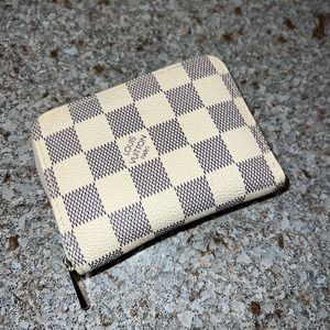 Inauthentic LV white checkered wallet
